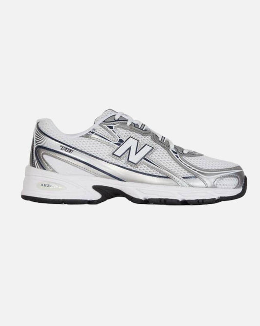 chaussures 740 - gris